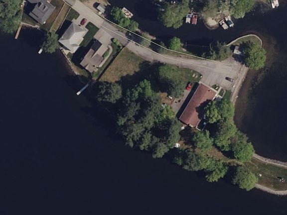 2nd image of 20 Indian Point Rd