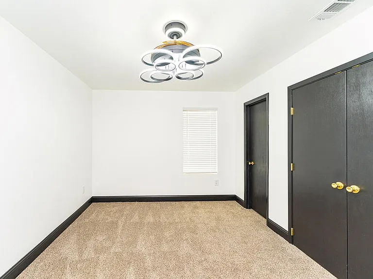 4209 Redbud Ave — Photo 32