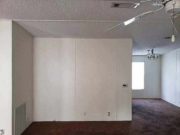 5th image of 569 Clover Ln