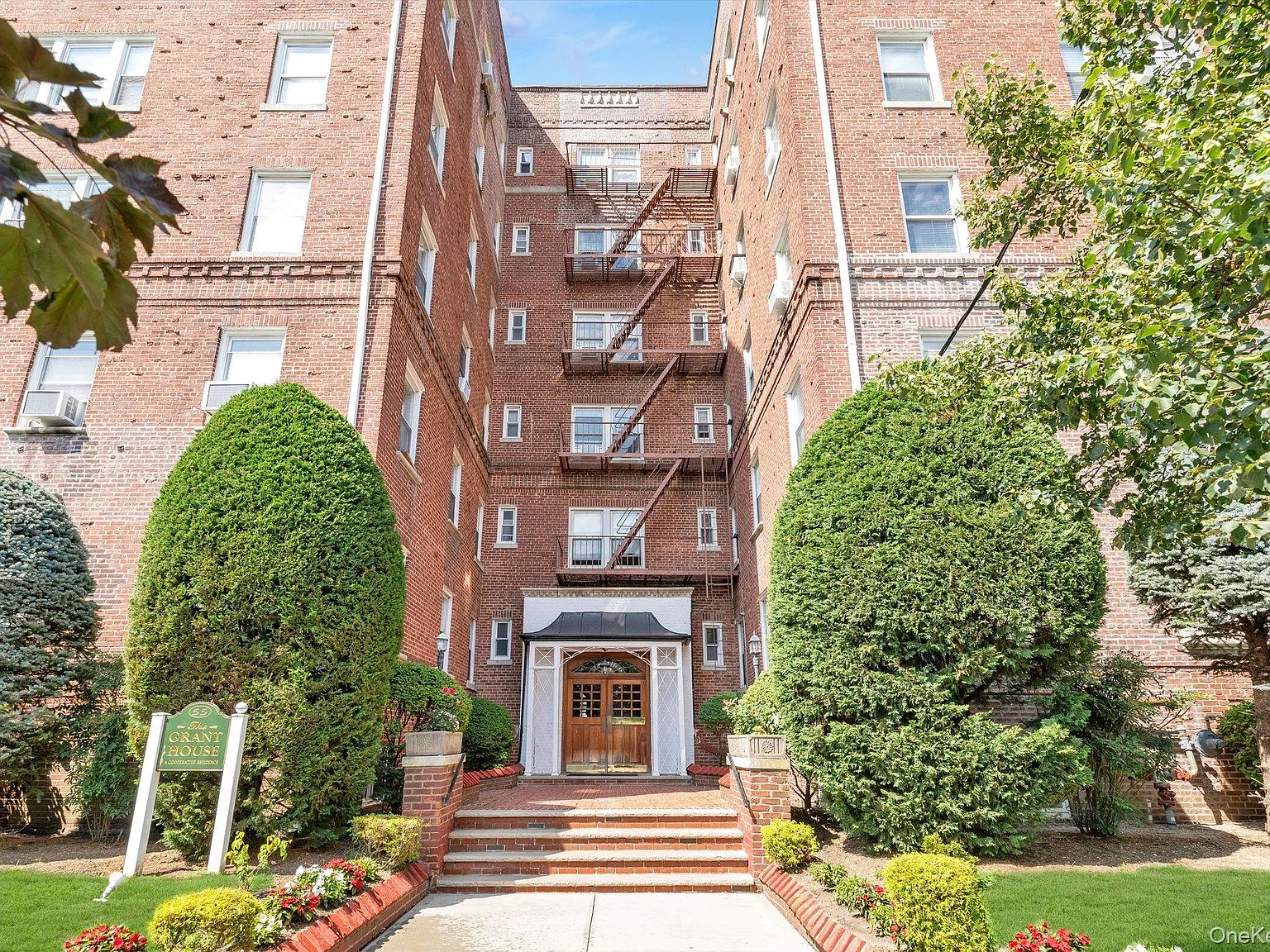 2 bed, 1.0 bath, 875 sqft, $2,750 — Photo 1