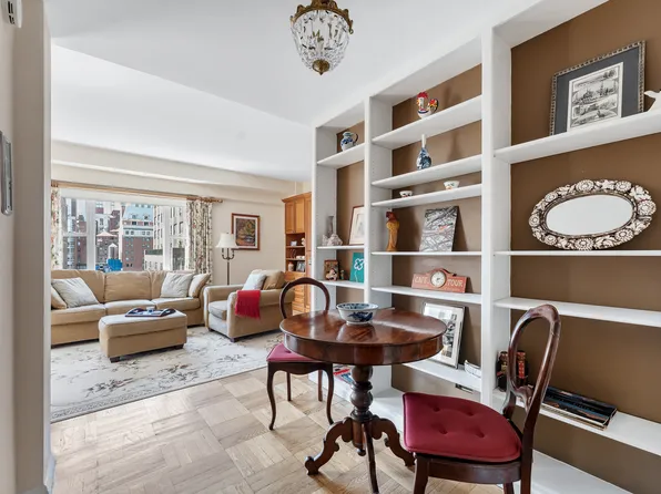 310 Lexington Avenue image 8 of 16