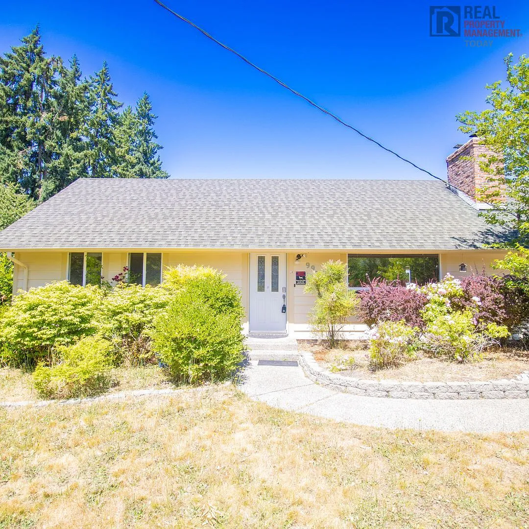 3 Bedroom + Office Near JBLM! — Photo 2