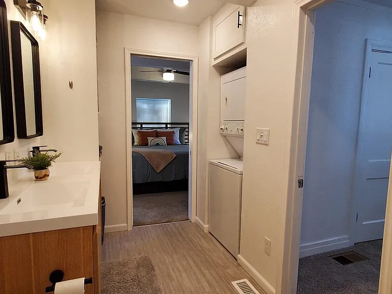 412 N Michigan Ave — Photo 5