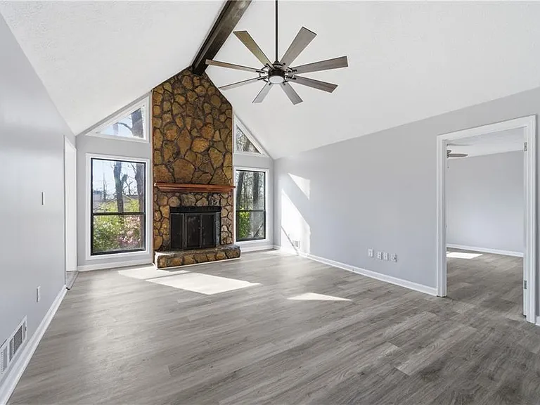 4380 Cary Dr — Photo 4