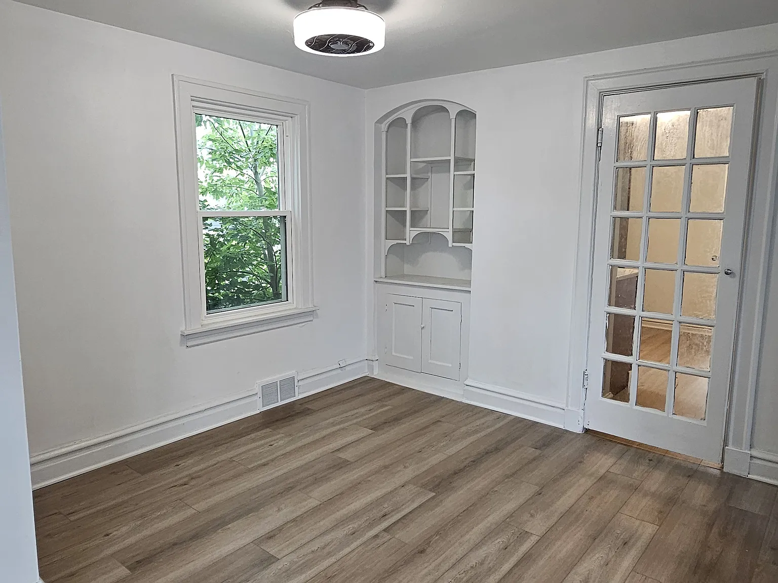 3 bed, 1056 sqft, $2,300 — Photo 4