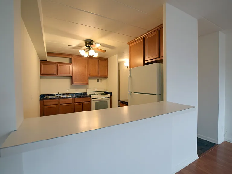 5900 N Sheridan Road — Photo 14