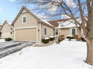 211 Pierce Lake Dr, Chelsea, MI 48118