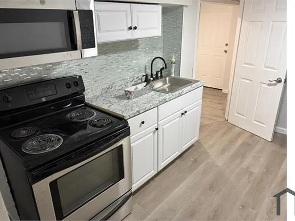 327 Dover St, Bridgeport, CT 06610