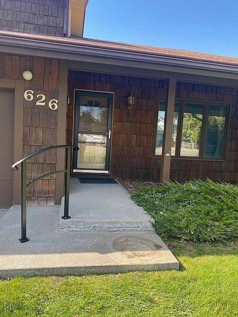 1st image of 626 Meadowlark Ln