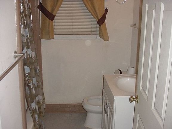 5th image of 1005 Azalea Dr