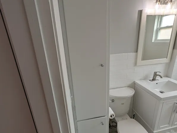 9007 La Crosse Ave APT 2S, Skokie, IL 60077