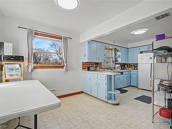 4th image of 97 Rosary Dr
