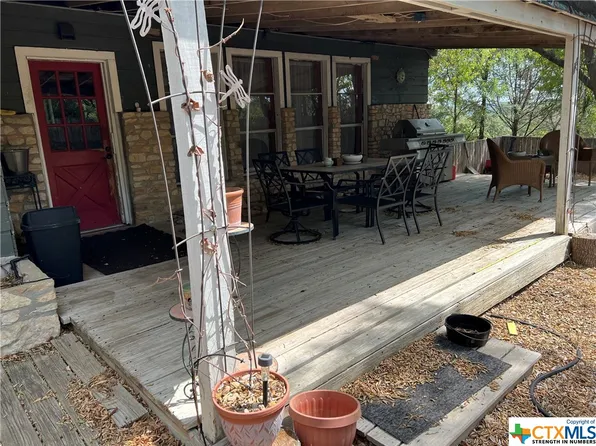 190 Family Cir, Fischer, TX 78623