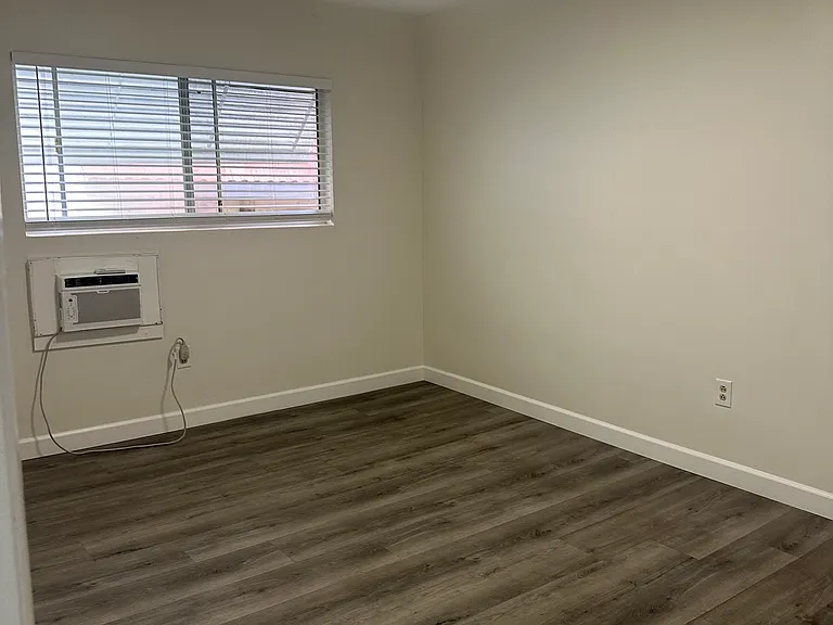 208 E Bay State St — Photo 5