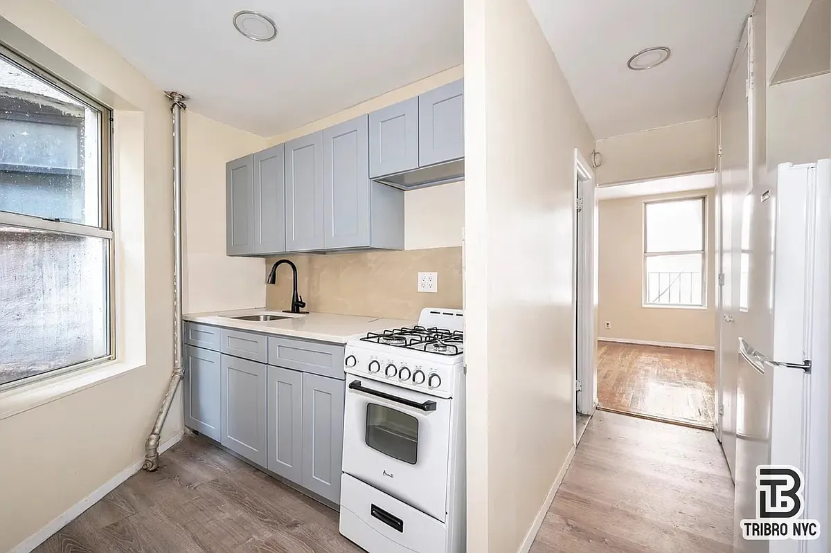 Building Photo - 307 E 104th St #6