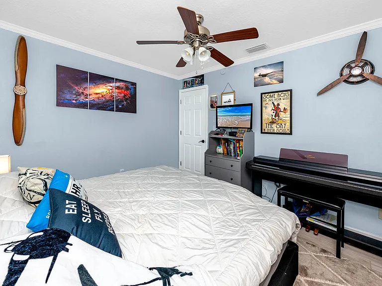 12103 71st Way - Bedroom 2 with King size bed