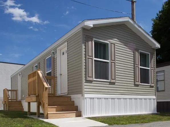 1044 Phillips Rd Trlr 12, New Bedford, MA 02745