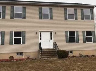 44 Petticoat Ln, Bloomingburg, NY 12721