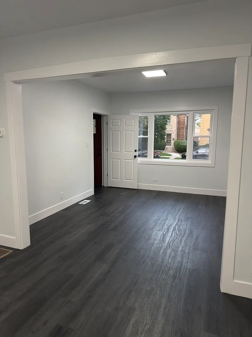 2 bed, 1100 sqft, $2,300 — Photo 2