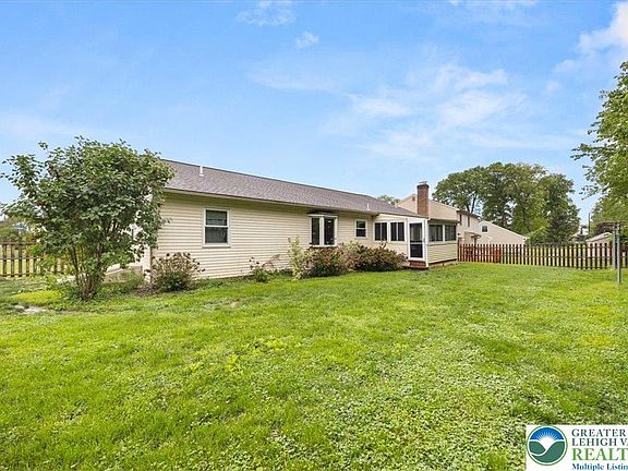 2nd image of 3789 Redwood Ct