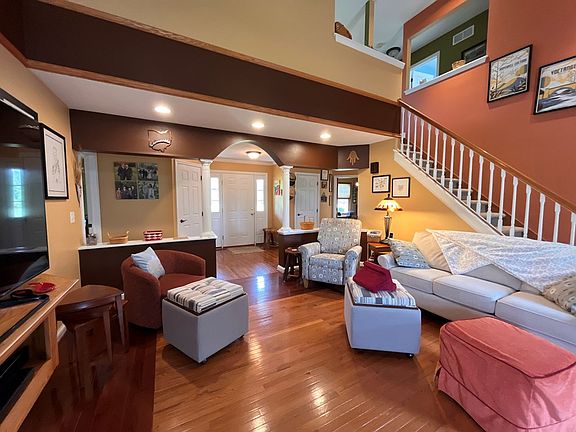 4th image of 322 Mountain View Ests