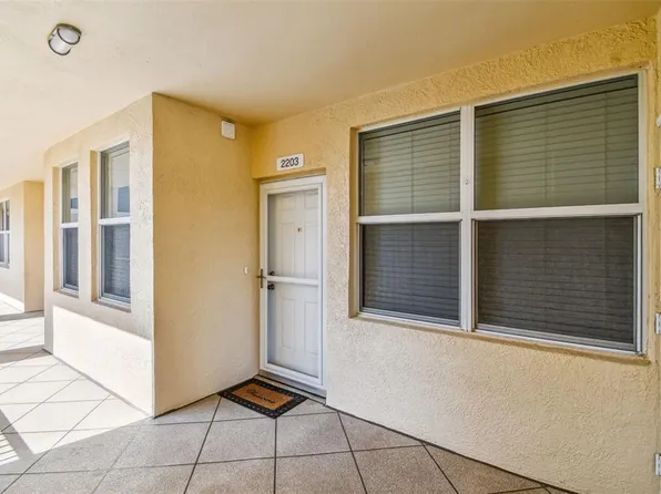 960 Starkey Rd APT 2203, Largo, FL 33771