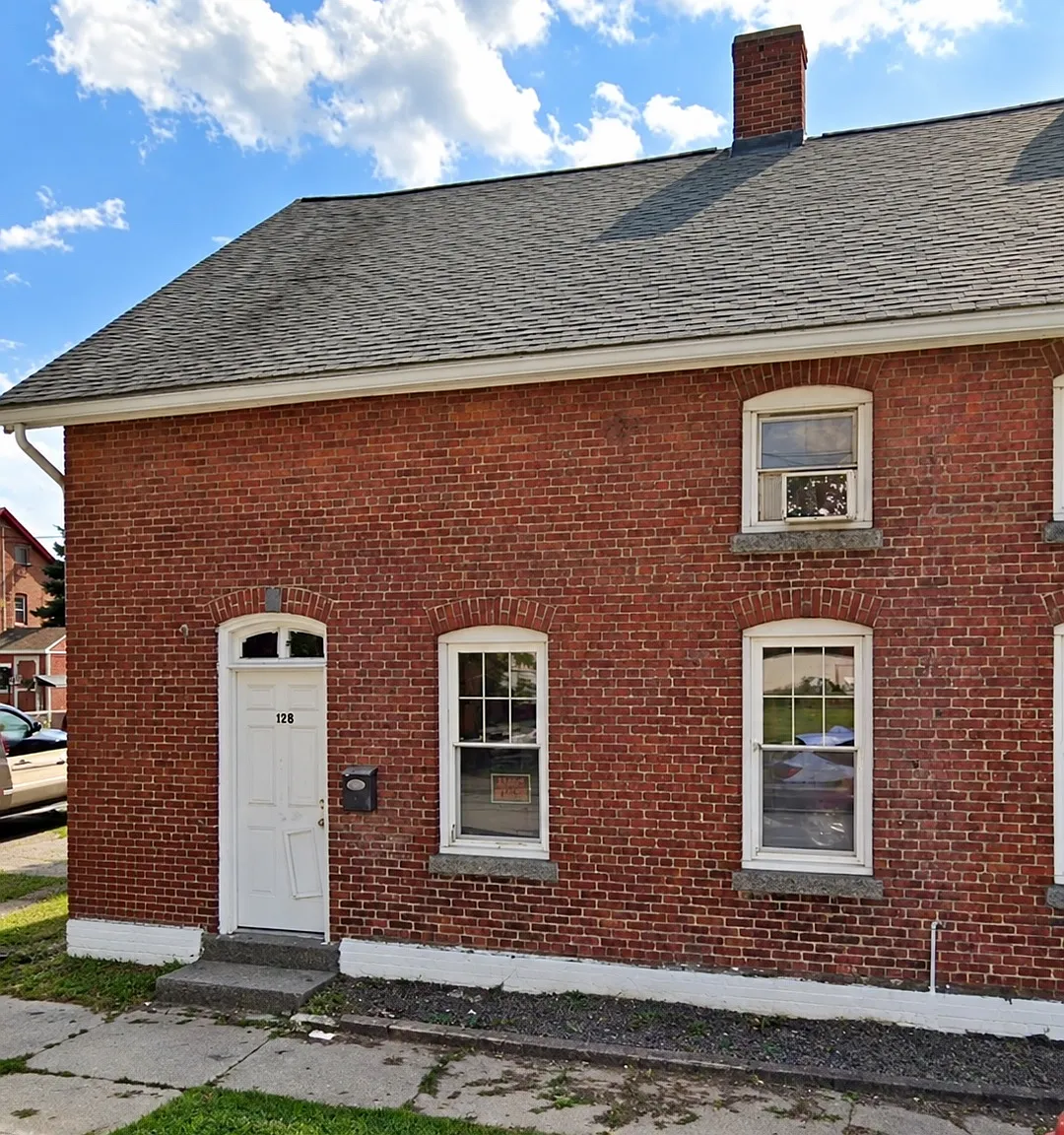 4 bed, 1300 sqft, $2,600 — Photo 1