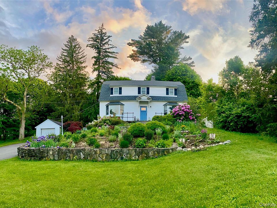 1st image of 213 Peaceable Hill Road