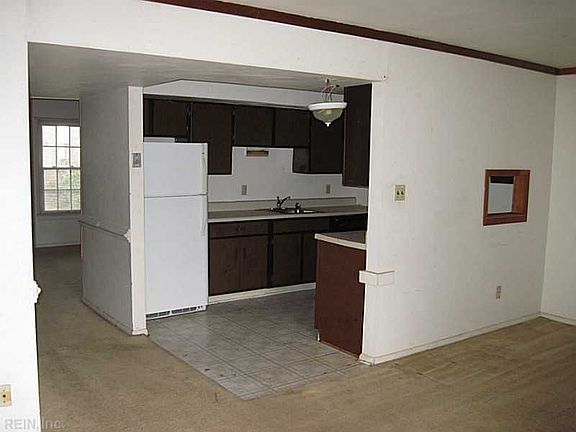 4th image of 5827 E Hastings Arch
