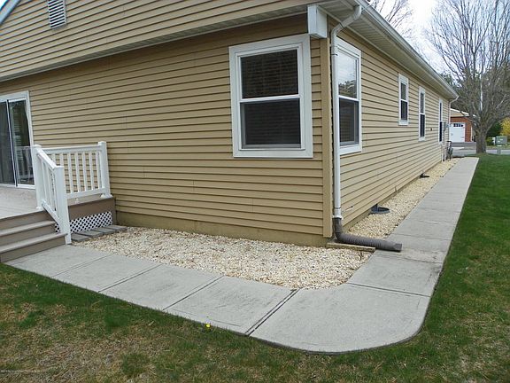 3rd image of 143 Santiago Dr