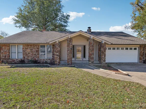 9804 E 37th Ct, Tulsa, OK 74146