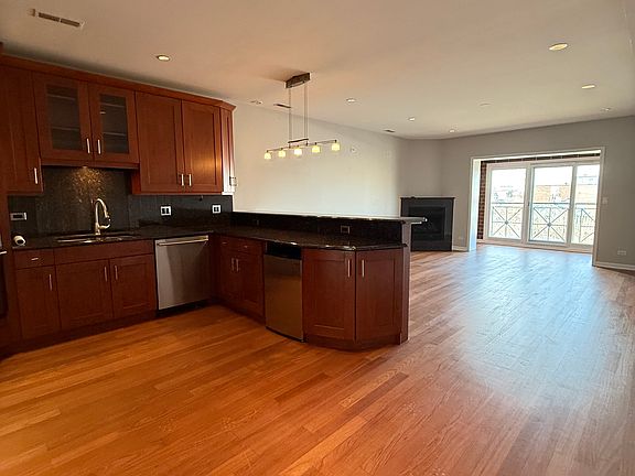 4th image of 1457 N Ashland Ave APT 4S