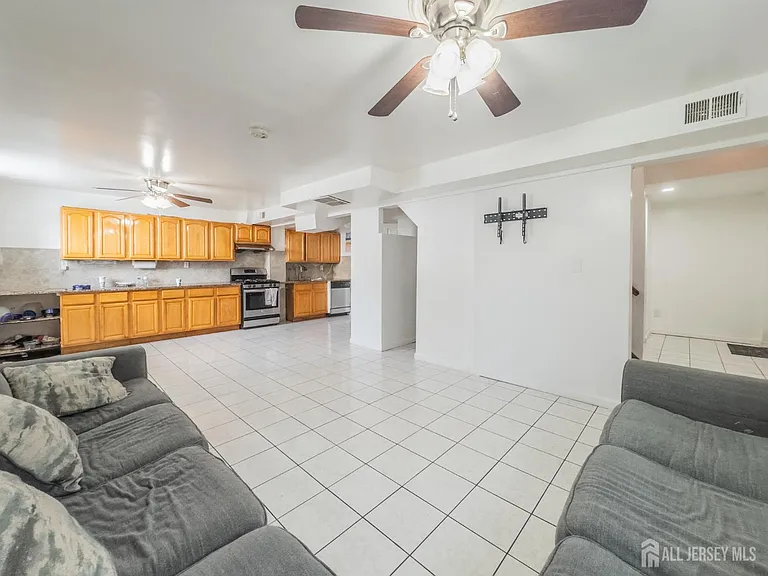 105R Lowell St — Photo 10