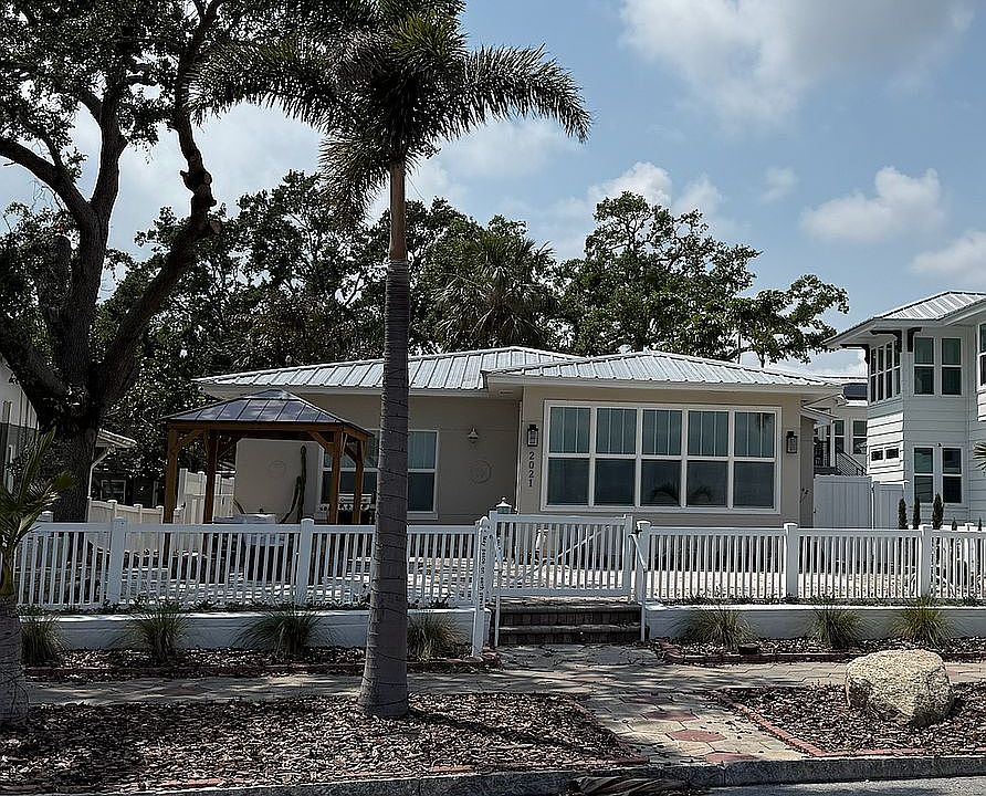 1st image of 2021 Beach Dr SE