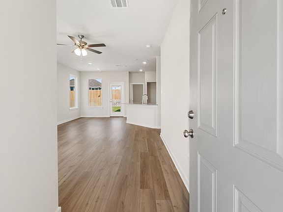 3rd image of 1412 Whitney Ln