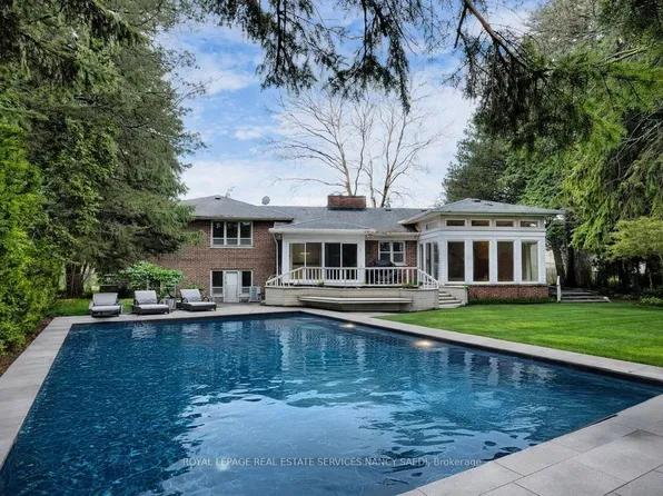 2 Colvestone Rd, Toronto, ON M2L 1X3