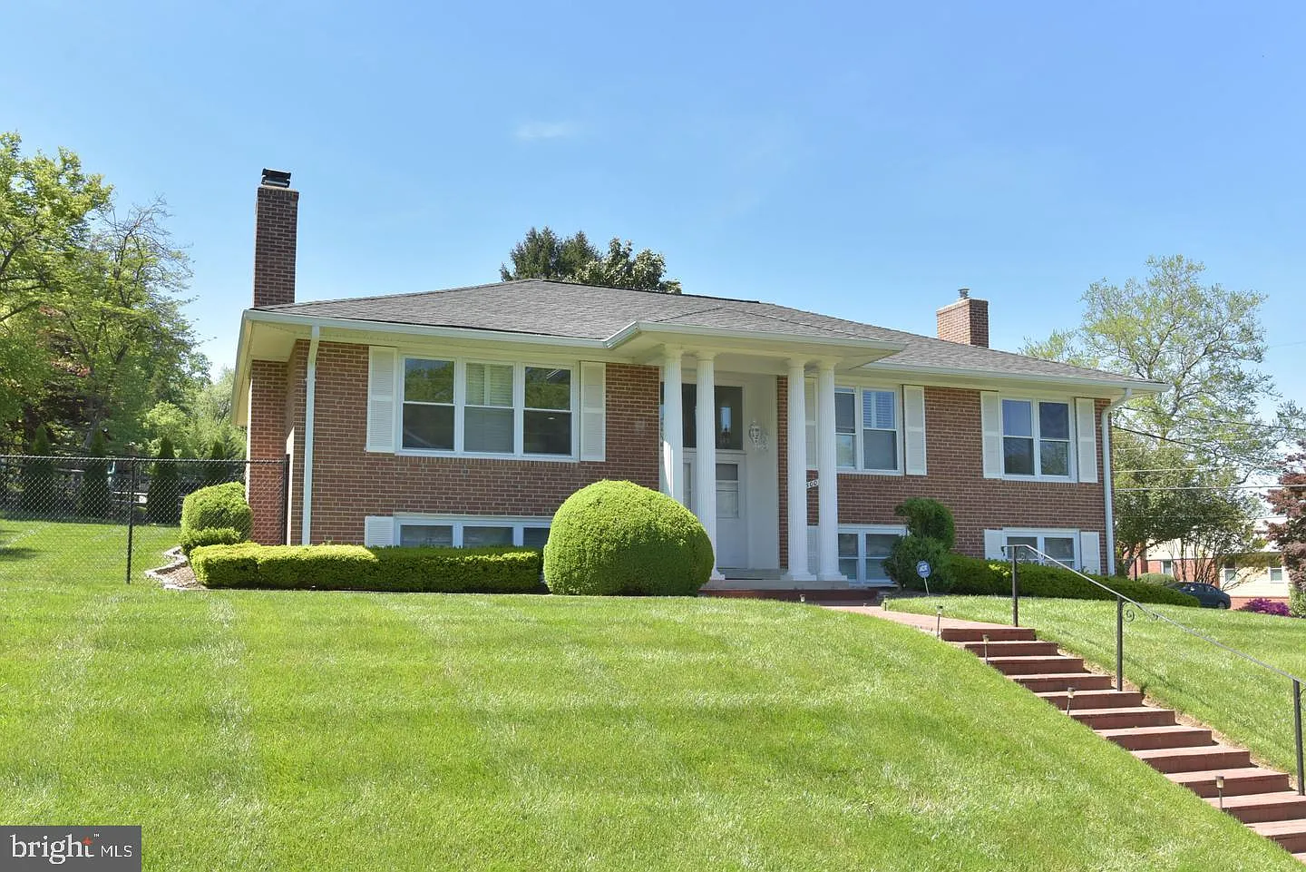 4 bed, 3.0 bath, 2128 sqft, $5,200 — Photo 2