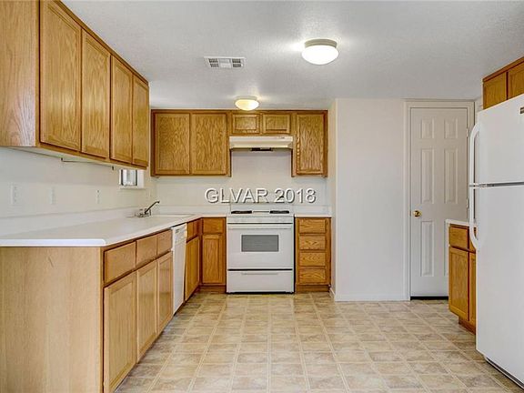 3rd image of 727 Tawney Eagle St