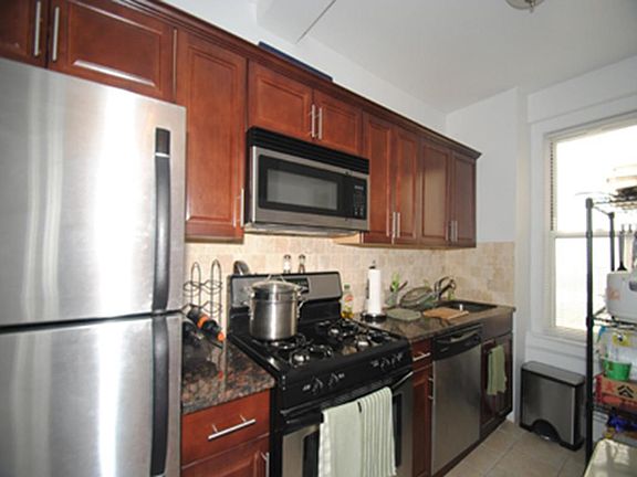 3rd image of 31 E 12th St APT 8G