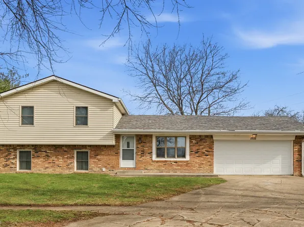 1202 Victoria Dr, Lebanon, IN 46052