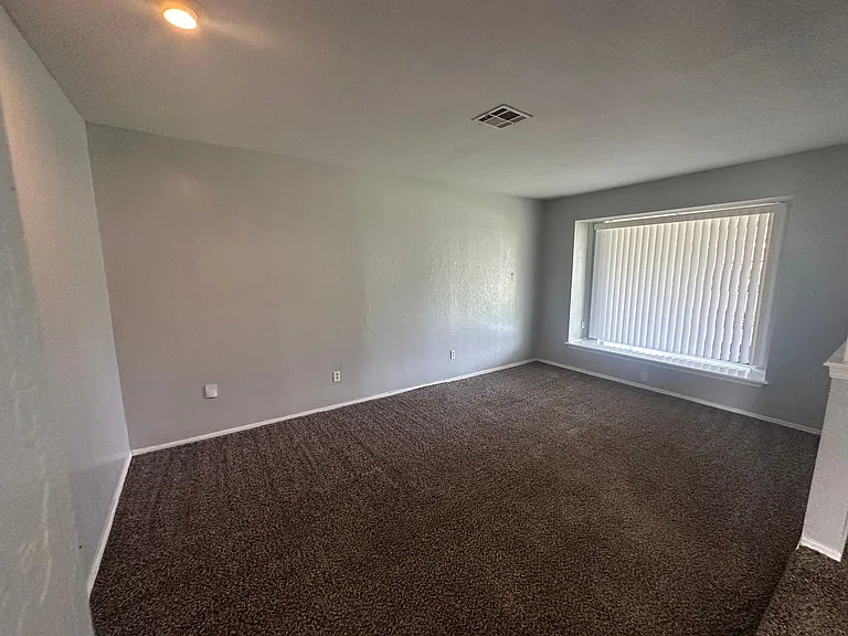 4844 Woodview Dr — Photo 12