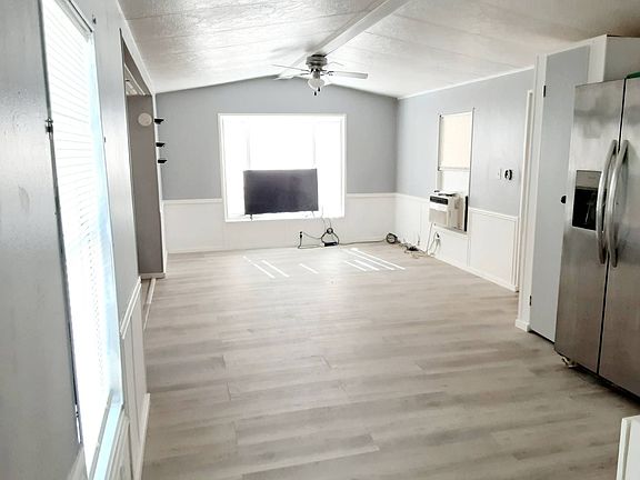 2nd image of 21329 Entry Way