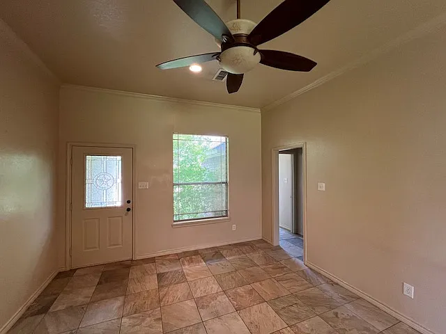 3 bed, 2154 sqft, $2,200 — Photo 4