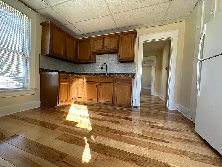 317 E 8th St #B — Photo 14