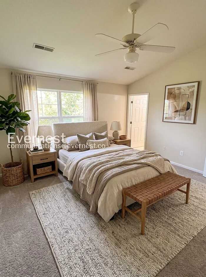 3 bed, 2.5 bath, 2300 sqft, $2,850 — Photo 3