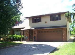 44 Center Dr, Depew, NY 14043