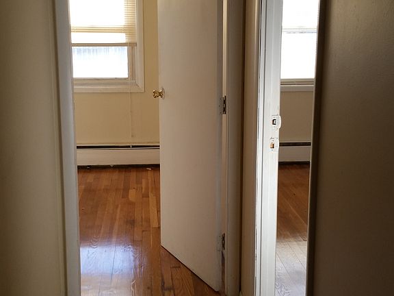 3rd image of 27C Liberty St