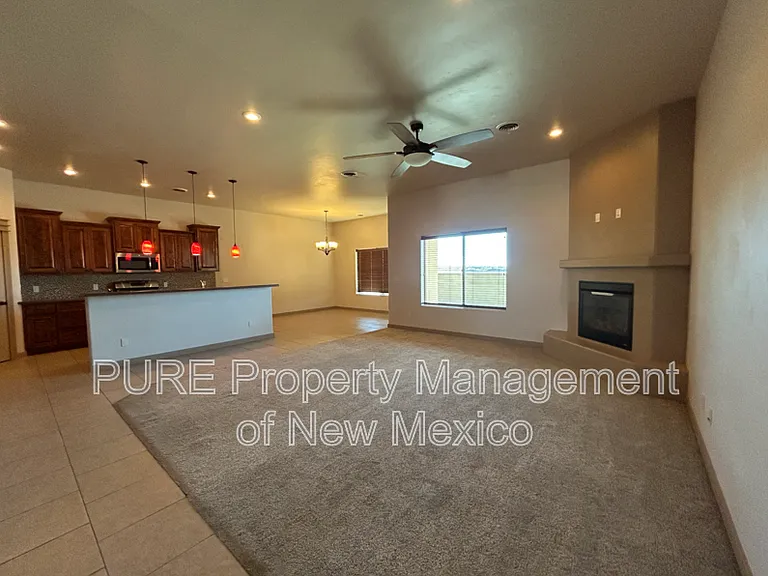 2805 Rabbitbrush Dr — Photo 2