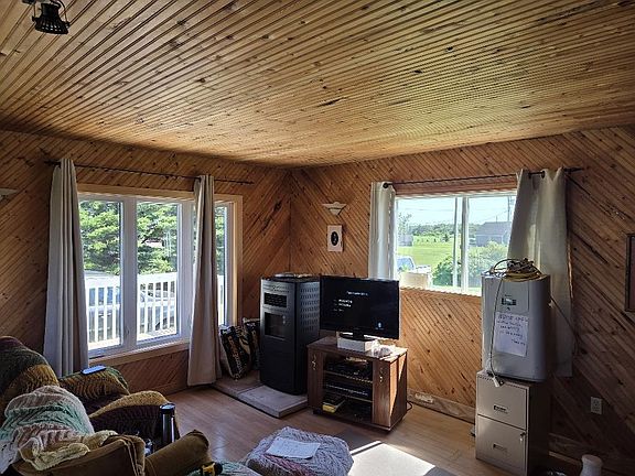 4th image of 69 Skyline Cres