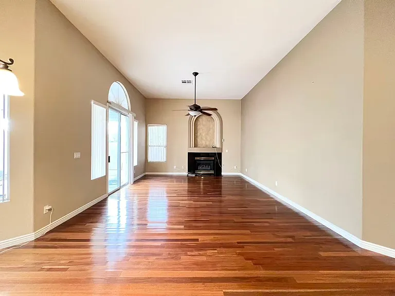2105 Eaglepath Cir — Photo 10